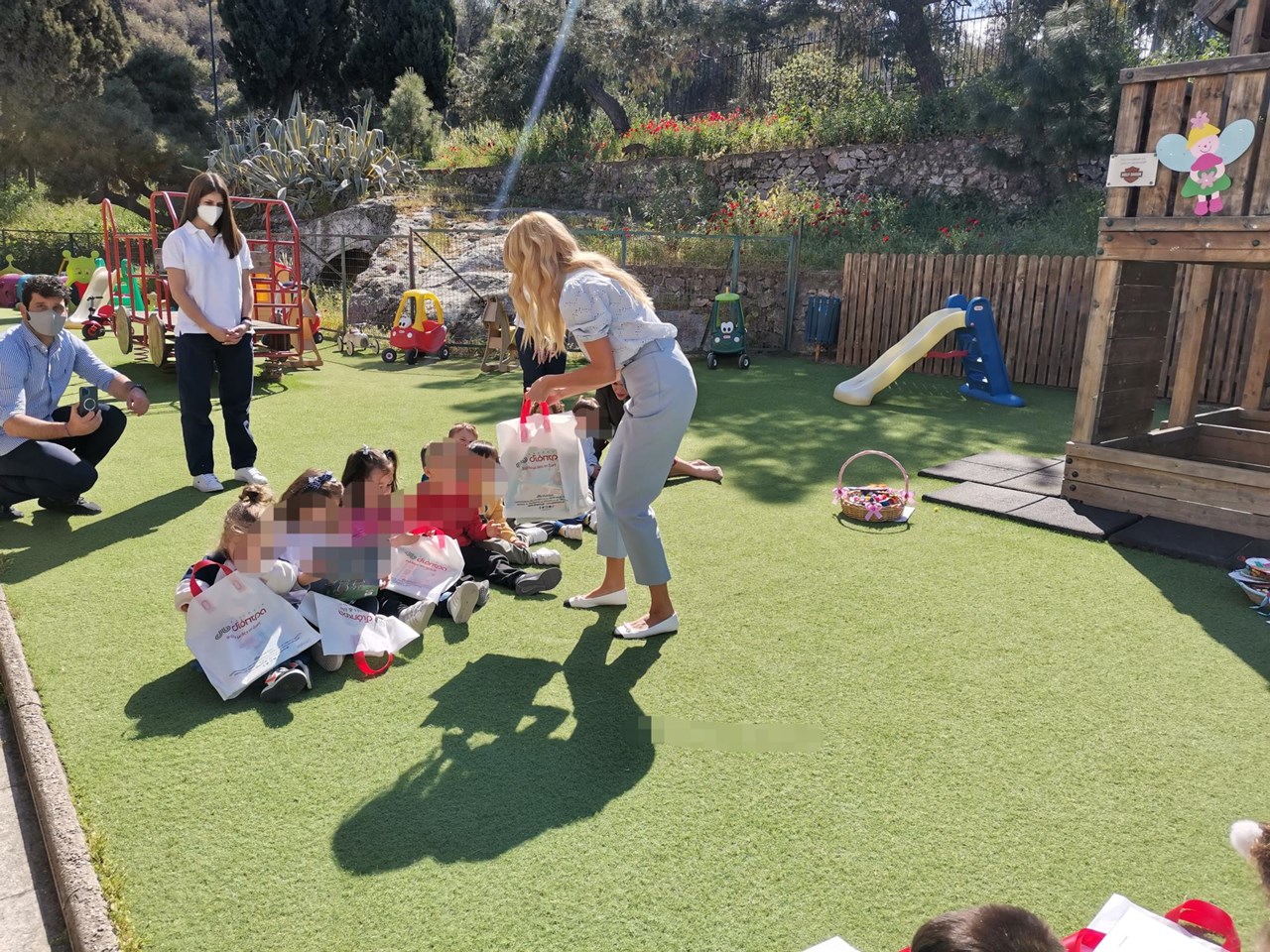 Η Δούκισσα Νομικού χάρισε σε όλα τα παιδιά ένα παραμύθι από τις εκδόσεις Διόπτρα