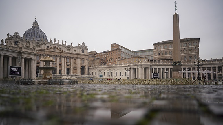 Βατικανό: Μια Ουκρανή και μια Ρωσίδα θα σηκώσουν τον Σταυρό στο Κολοσσαίο