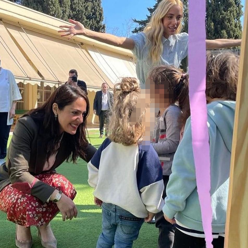 Δόμνα Μιχαηλίδου και Δούκισσα Νομικού έπαιξαν με τα μικρά παιδιά