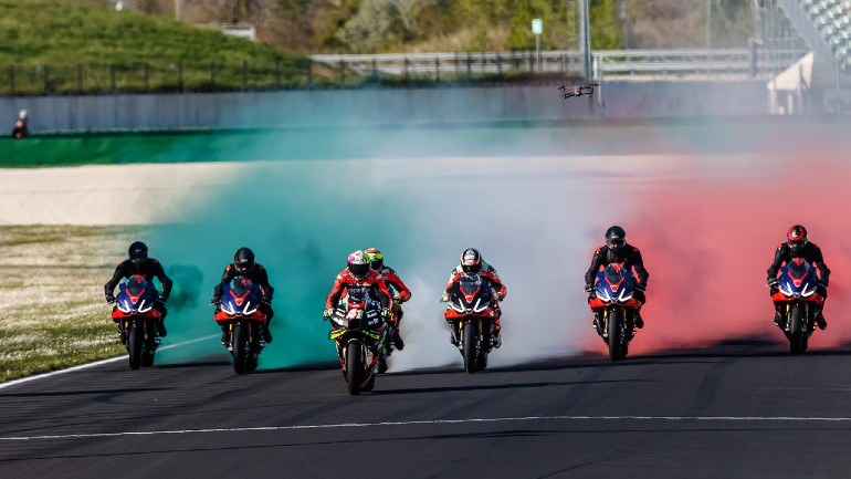 Μαθήματα οδήγησης από πρωταθλητές της Aprilia