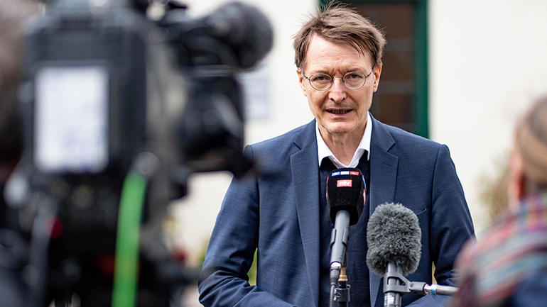 Γερμανία: Οι αρνητές του κορονοϊού, μία επικίνδυνη μειοψηφία, σύμφωνα με τον υπ. Υγείας