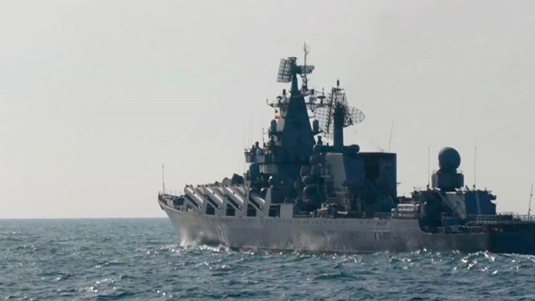 ΗΠΑ: To Moskva υπέστη σημαντικές ζημιές και συνεχίζει να φλέγεται