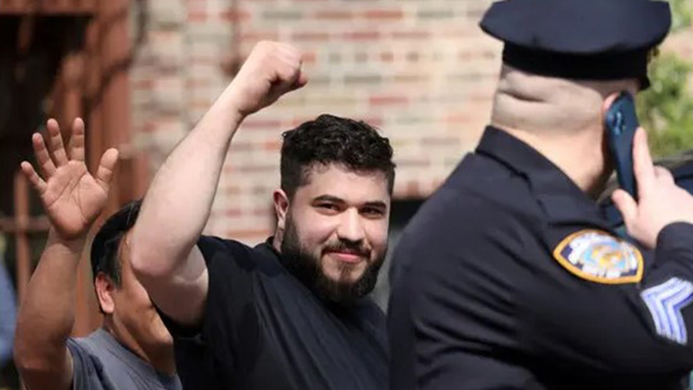 Σύριος μετανάστης ήταν μεταξύ εκείνων που εντόπισαν τον ένοπλο δράστη του Μπρούκλιν