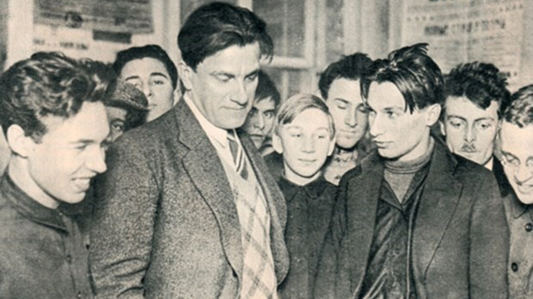 Σε ερωτικό τρίγωνο η ζωή του μεγαλύτερου Ρώσου ποιητή