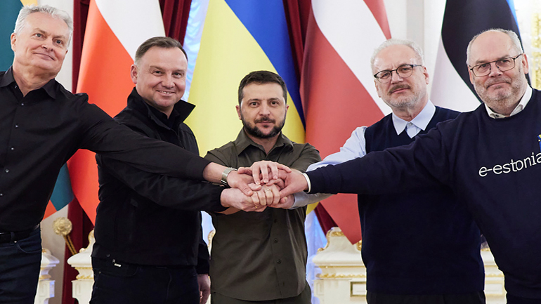 Ο Ουκρανός πρόεδρος Ζελένσκι ευχαρίστησε «τους φίλους» της χώρας του για την επίσκεψη στο Κίεβο