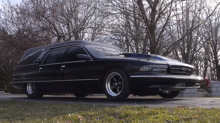 Η γρηγορότερη νεκροφόρα στον κόσμο έχει 1.300 άλογα 