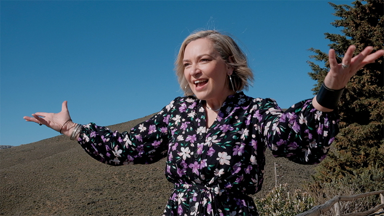 Η Ρίτα Αντωνοπούλου «πήρε τα βουνά», στο νέο της τραγούδι