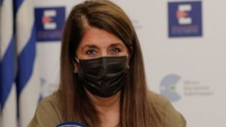 «Σημαντική ύφεση, αλλά ο ιός δεν έχει γίνει ακόμη κοινό κρυολόγημα», επισημαίνει η καθηγήτρια Βάννα Παπαευαγγέλου