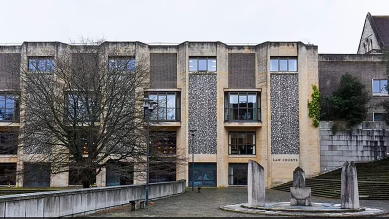 Βρετανία: Αστυνομικός της Αντιτρομοκρατικής κρίθηκε ένοχος για τρία αδικήματα αποπλάνησης «13χρονης»