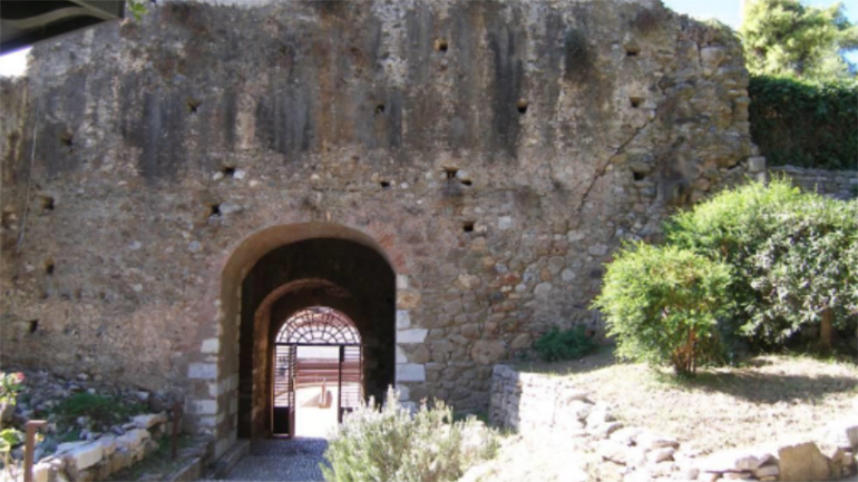 Κάστρο Καλαμάτας: Το ΚΑΣ ενέκρινε μελέτες για φωτισμό και βελτίωση προσβασιμότητας ΑμεΑ