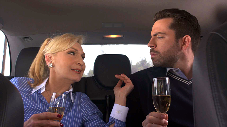 «Χαιρέτα μου τον Πλάτανο»: Η Καρμέλα επιστρέφει στον Πλάτανο!