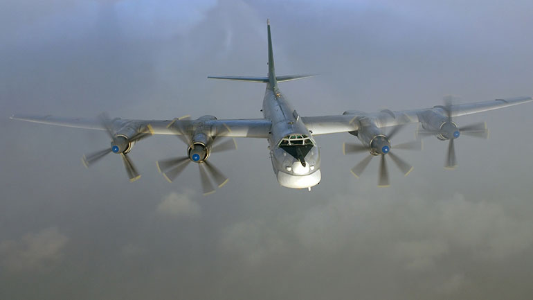 Οι ρωσικές δυνάμεις σφυροκοπούν τη Μαριούπολη με βαρέα βομβαρδιστικά Tupolev