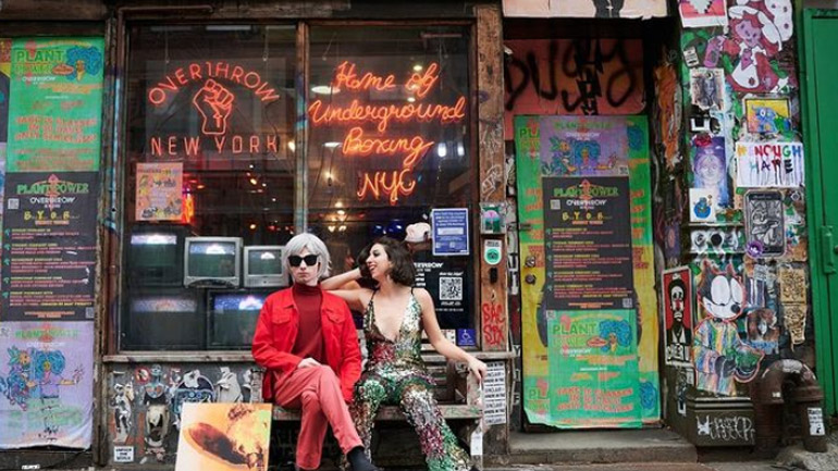 Θεατρική τουρνέ της ζωής του Άντι Γουόρχολ στους δρόμους της Νέας Υόρκης