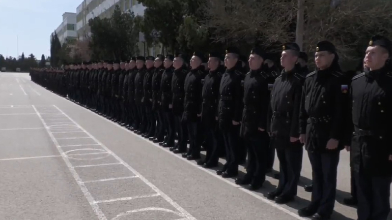 Ρωσία: Ο αρχηγός του Πολεμικού Ναυτικού συναντήθηκε με το πλήρωμα του βυθισμένου καταδρομικού Moskva