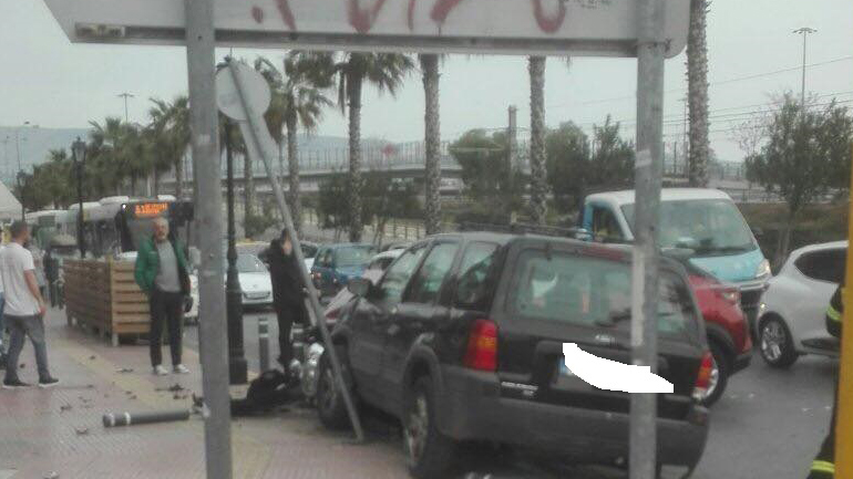 Νέο Φάληρο: Τροχαίο από παράβαση κόκκινου σηματοδότη