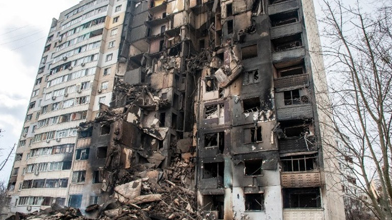 Δέκα νεκροί και 35 τραυματίες από ρωσικούς βομβαρδισμούς στο Χάρκοβο