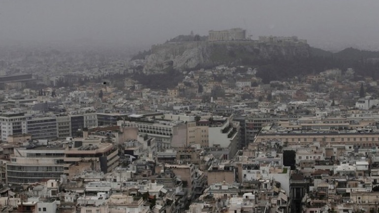 Βροχές, αφρικανική σκόνη και σημαντική πτώση της θερμοκρασίας την Κυριακή