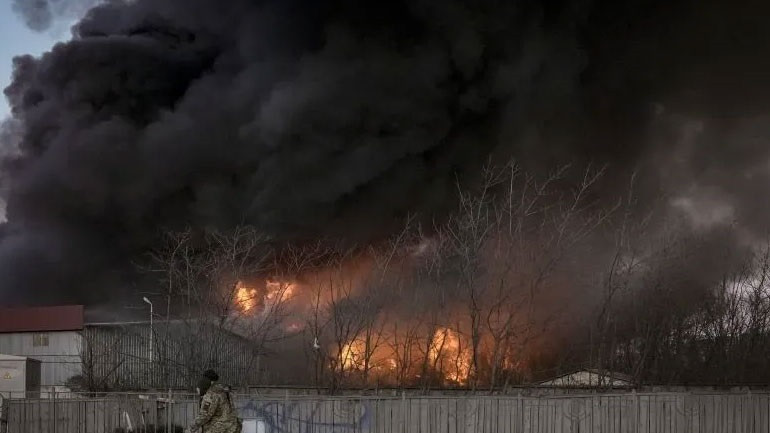 Εκρήξεις ακούστηκαν στο Κίεβο και το Λβιβ, σύμφωνα με τοπικά μέσα ενημέρωσης