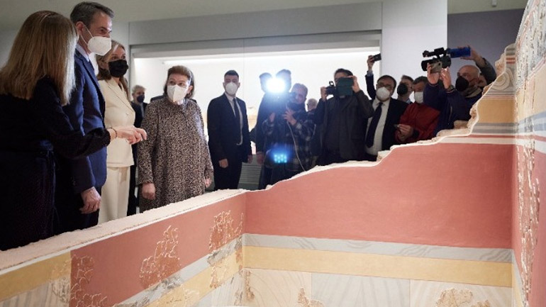 Επίσκεψη Μητσοτάκη στο νέο αρχαιολογικό μουσείο Χανίων