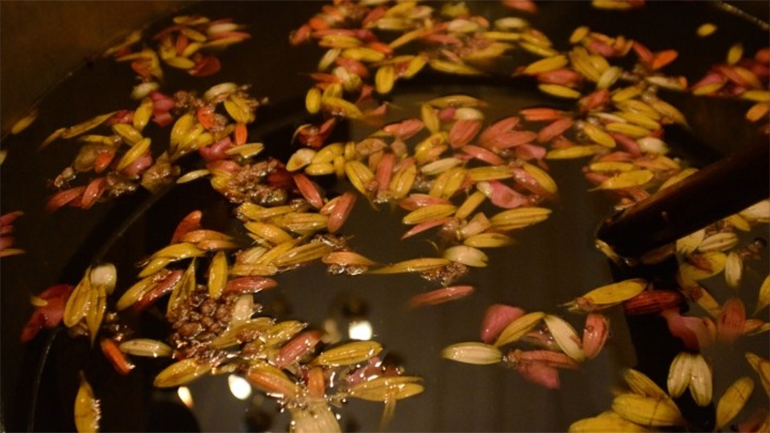 Άγιο Μύρο, το καθαγιασμένο έλαιο που παρασκευάζεται κάθε 10 χρόνια στο Φανάρι