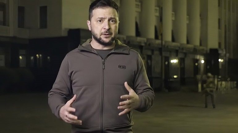 Ο Ζελένσκι προσκάλεσε τον Μακρόν να πάει στην Ουκρανία για να διαπιστώσει την ύπαρξη «γενοκτονίας»