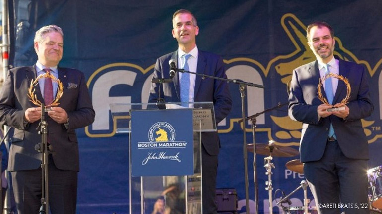 Μπακογιάννης: Παρέδωσε στεφάνια ελιάς για τους νικητές του 126ου Μαραθωνίου της Βοστώνης