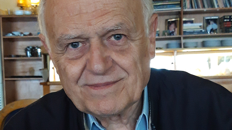 «Σήμερα “σιδερώνουν” τη Μαριούπολη»: Εικόνες από τη ζωή των Ελλήνων μέσα από τη ματιά του αρχιτέκτονα Πολύδωρου Ζέκκου