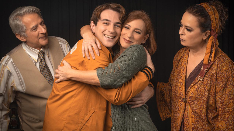 «Τρομεροί γονείς»: Παράταση παραστάσεων τον Μάιο με ανοιχτό διάλογο με το κοινό