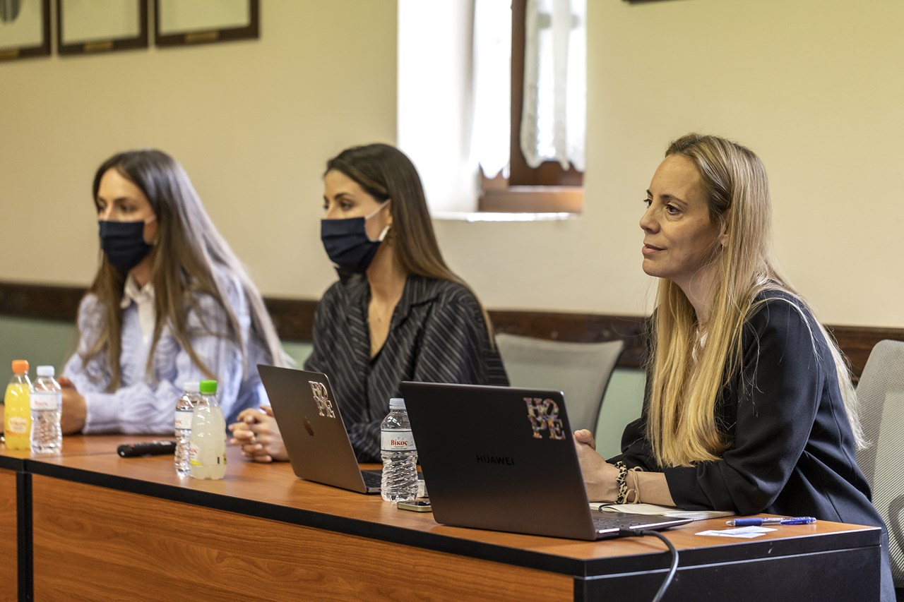 Η ομάδα της HOPEgenesis. Από αριστερά Διονυσία Χότζα, Θωμαϊς Χατζηθωμά και η Project Manager Εύα Παπαδάκη 