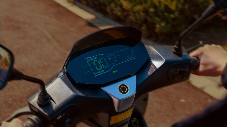 Η οθόνη LCD 9 ιντσών παρέχει όλες τις πληροφορίες.