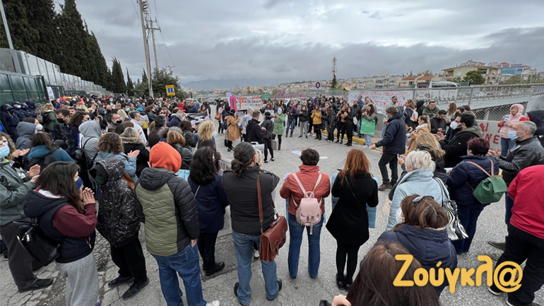 Συγκέντρωση εκπαιδευτικών στο υπουργείο Παιδείας