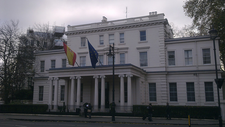 Ουκρανία: Η Μαδρίτη ξανανοίγει την πρεσβεία της στο Κίεβο