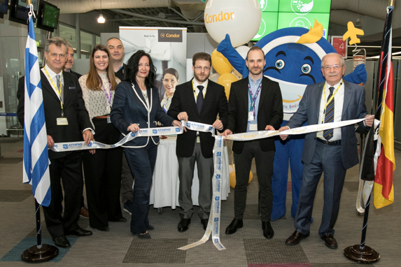 Από δεξιά ο κ. Ντίνος Φραντζεσκάκης, Director Greece & Cyprus, Discover the World, ο κ. Konstantin Menzel, Ground Operations, Condor Airlines, ο κ. Νίκος Φραντζεσκάκης, Discover the World, η κ. Ιωάννα Παπαδοπούλου, Διευθύντρια Επικοινωνίας & Μάρκετινγκ, Διεθνής Αερολιμένας Αθηνών, ο κ. Γιάννης Ζέρμας, General Manager, Swissport, η κ. Ελπινίκη Πέτρου, Marketing Specialist, Διεθνής Αερολιμένας Αθηνών, ο κ. Βασίλης Πουλόπουλος, Station Manager, Swissport και ο κ. Κώστας Μοσχίδης, Sales Manager Greece, Discover the World