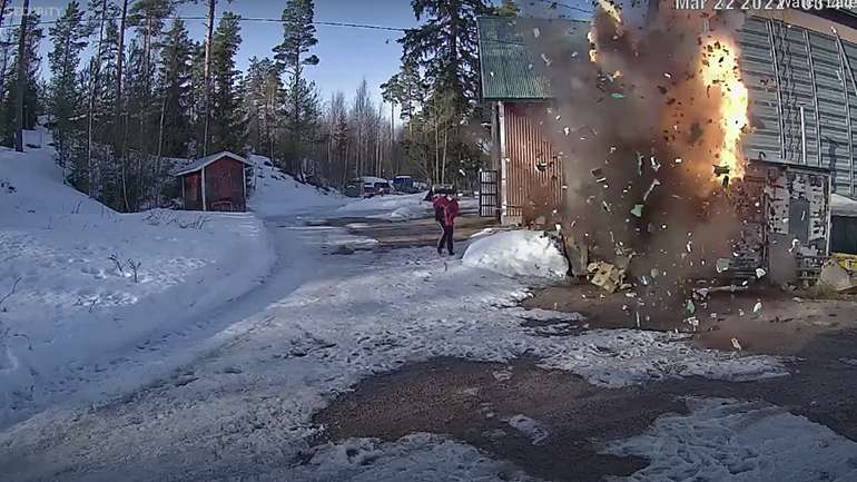 Έκρηξη φλεγόμενου κάδου