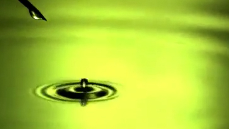 Σταγόνα σε αργή κίνηση