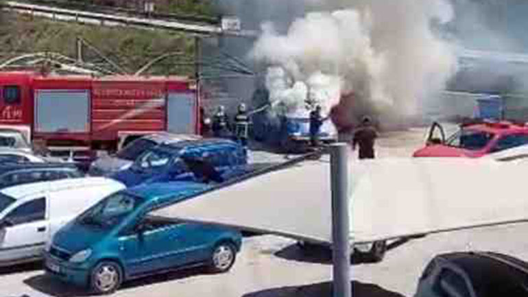 Λέχαιο: Όχημα λαμπάδιασε σε συνεργείο αυτοκινήτων