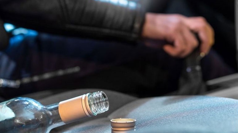 Οδήγηση και αλκοόλ τέλος – Έρχονται τα υποχρεωτικά αλκοολόμετρα