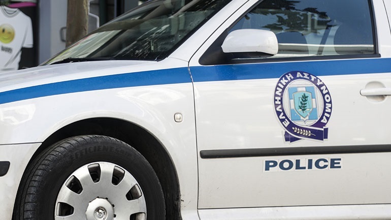 Πέλλα: Πουλούσε βεγγαλικά σε κατάστημα παπουτσιών