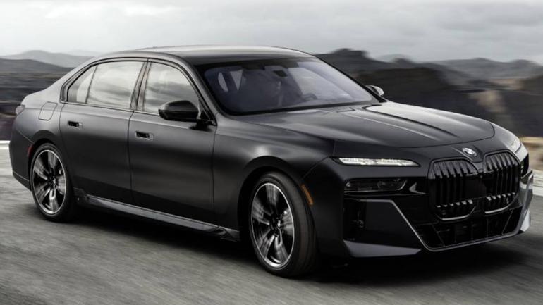 Η νέα BMW σειρά 7 διαθέτει μέχρι και… ιδιωτικό σινεμά