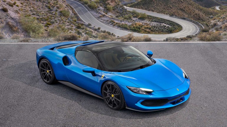 Νέα Ferrari 296 GTS με υβριδικό V6 κινητήρα και ατελείωτη θέα