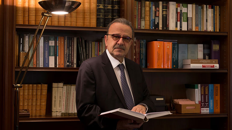 Γιάννης Μαντζουράνης: Ελλάδα, η χώρα των Όλιβερ Τουίστ