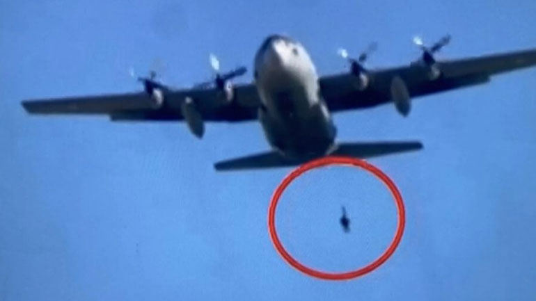 Τρόμος για Έλληνα αλεξιπτωτιστή στην Κύπρο – Κρεμόταν επί τέσσερα λεπτά από C-130