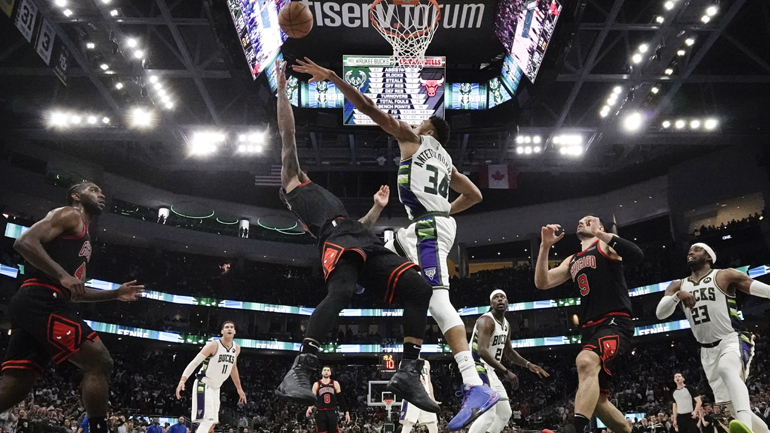 Μπακς: Μόνος ο Γιάννης απέναντι στο «μυθικό» Ντε Ρόζαν – Ήττα με 114-110 από τους Μπουλς