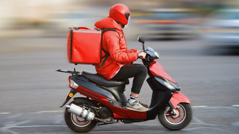 Θεσσαλονίκη: Με το… κιάλι και φέτος το δώρο Πάσχα για τους διανομείς – Τα τεχνάσματα των εργοδοτών