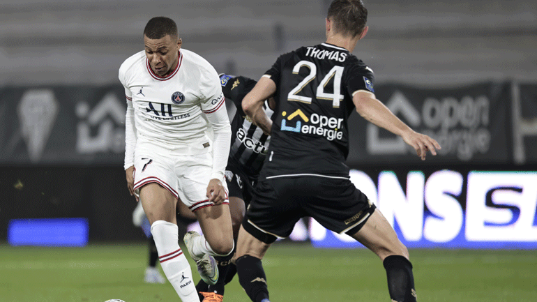 Γαλλία: Αναβολή στη στέψη της Παρί