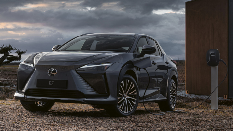 Το νέο Lexus RZ 450e έχει 313 άλογα, πάνω από 400 χλμ. αυτονομίας και εντυπωσιακές τεχνολογίες ασφάλειας 