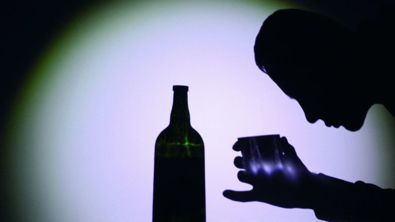 Πάρτε δρόμο, ρε, θα το πιω μέχρι πάτο!