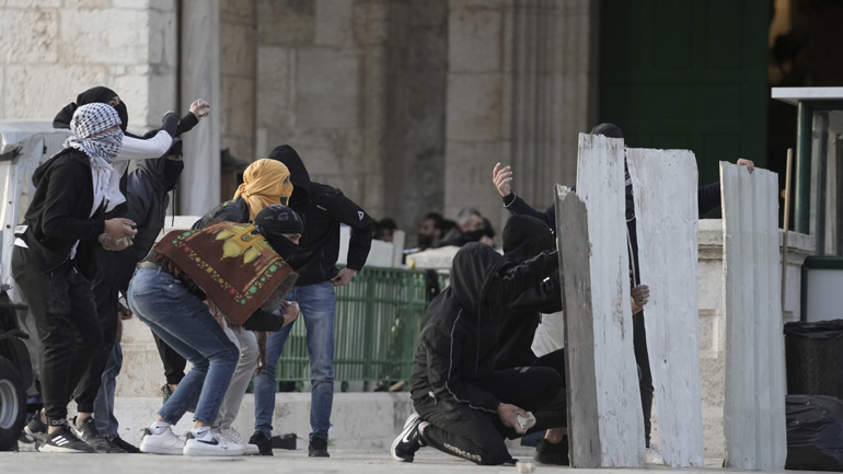 Ισραήλ: Νέες συγκρούσεις στην Πλατεία των Τεμενών στην Ιερουσαλήμ – Βομβαρδισμοί στη Λωρίδα της Γάζας