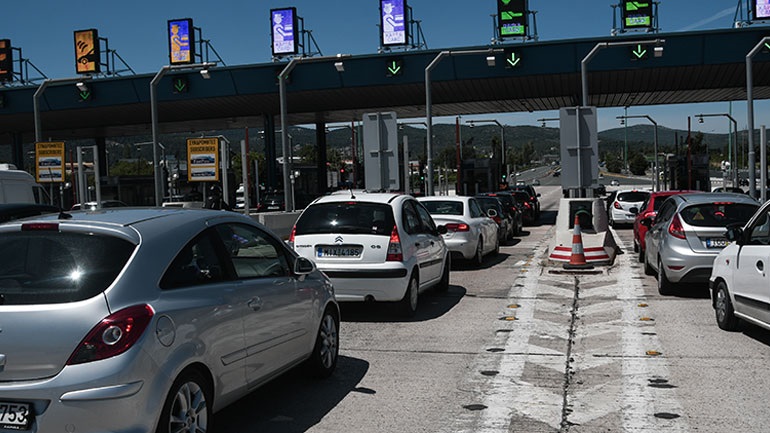 Αυξημένη η κίνηση στο εθνικό οδικό δίκτυο – Ανάσχεση στα διόδια Ελευσίνας