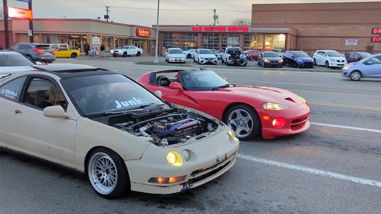 Dodge Viper τρακάρει κατά τη διάρκεια μιας κόντρας